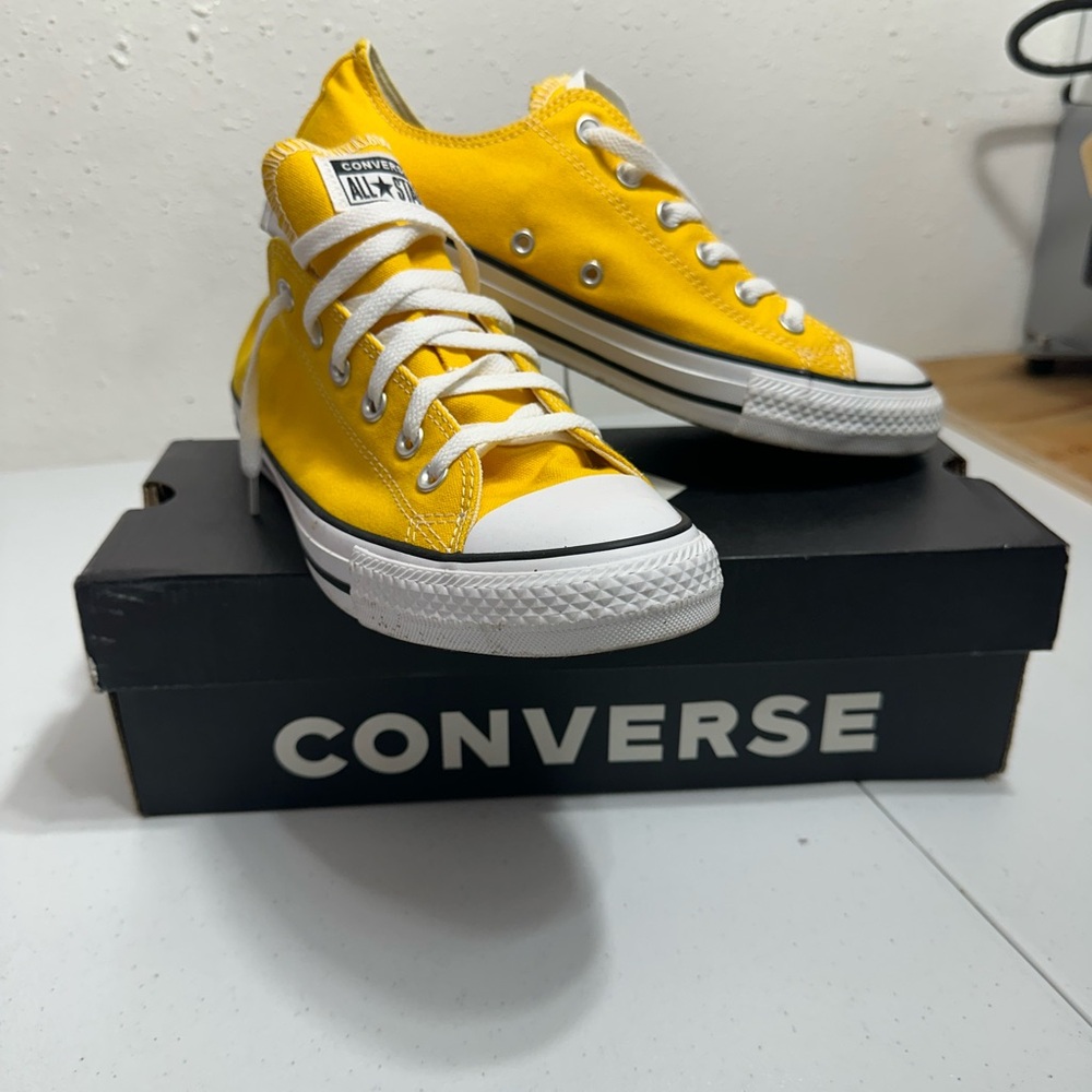 Lemon chrome CONVERSE slightly worn size 10